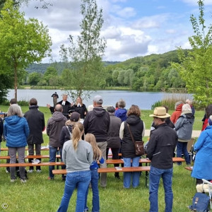 Viele Besucher beim Himmelfahrts-Gottesdienst am Kratzmühlsee
